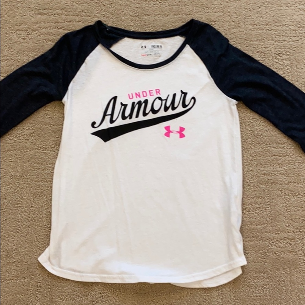 Under Armer loose hear shirt.